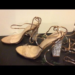Gorgeous heels. Head turners size 10